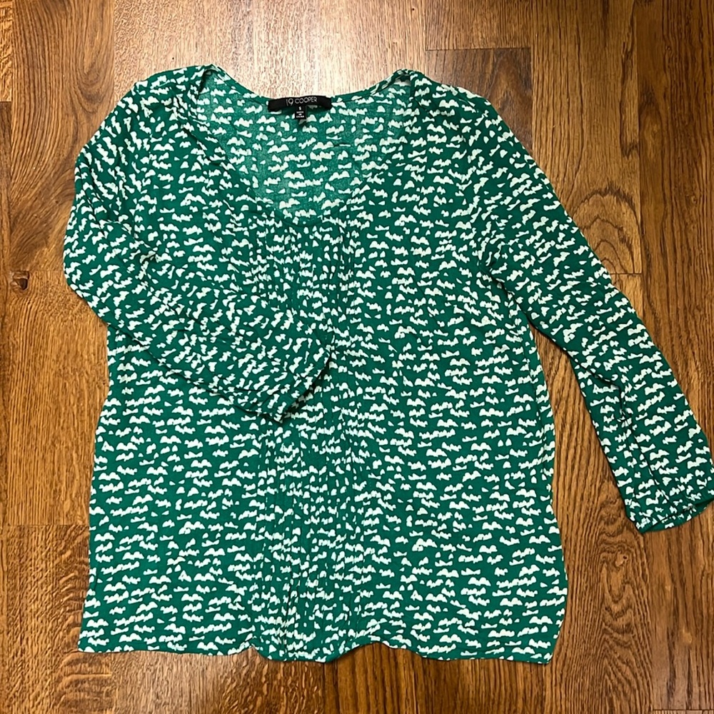 Cute spring blouse!